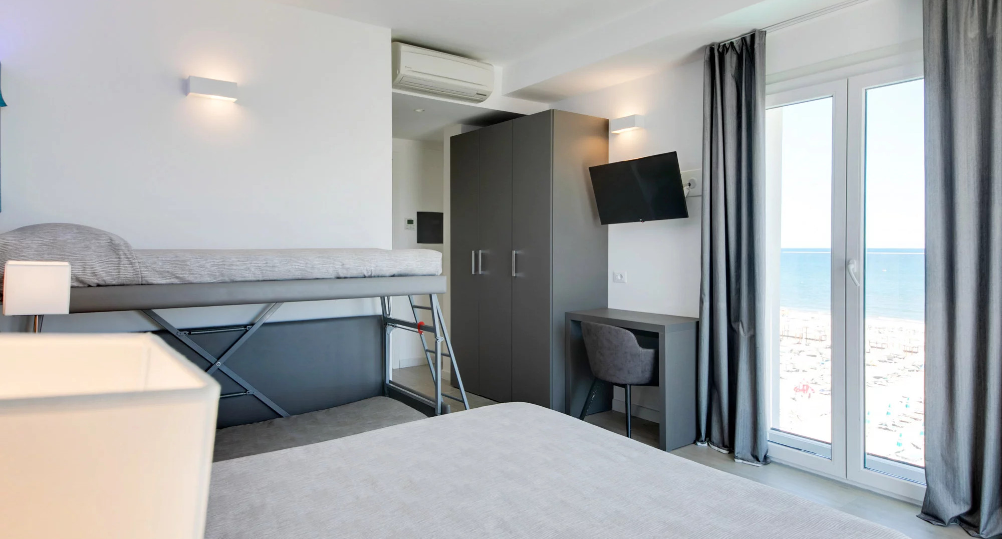 media.Slide-Family-Room-7-CFH-Riccione