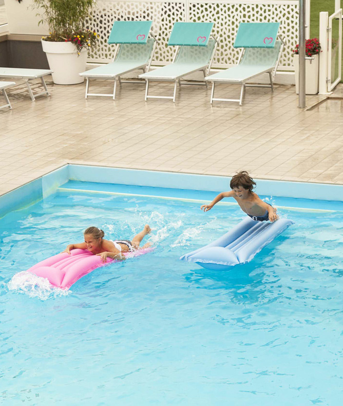 media.Gallery-Piscina-2-CFH-Riccione