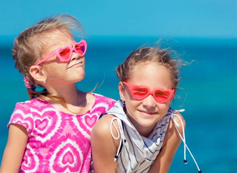 media.Slide-2-bambini-gratis-CFH-Riccione